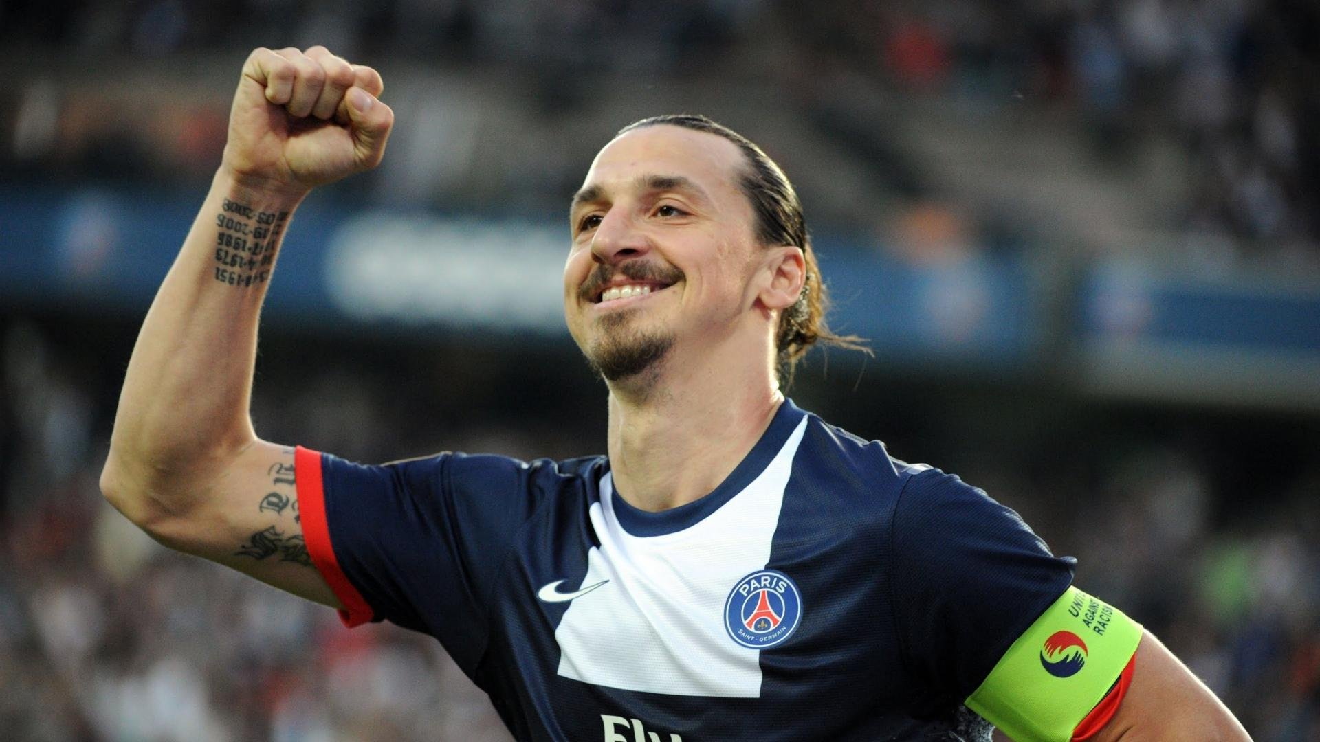 球迷风采：粉丝的热情应援点燃赛场，球迷粉丝怎么称呼好听