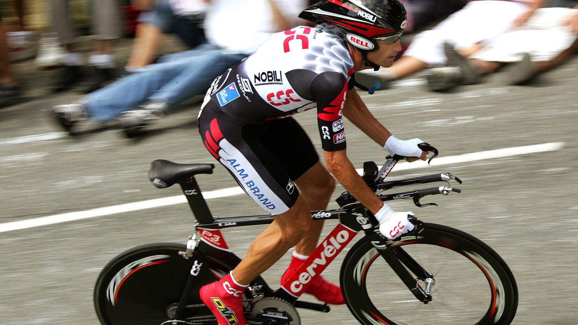 葡萄牙骑手玛丽亚·卡埃塔诺在2024年葡萄牙盛装舞步锦标赛中以“Hit Plus”马匹夺得个人赛金牌，感动全场。